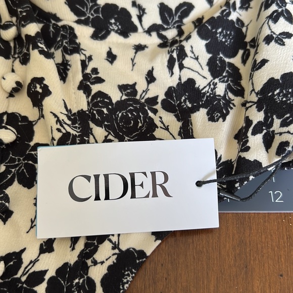 Black and White Floral Corset Bustier Top with Built-in Cups Women’s size M - Picture 5 of 5